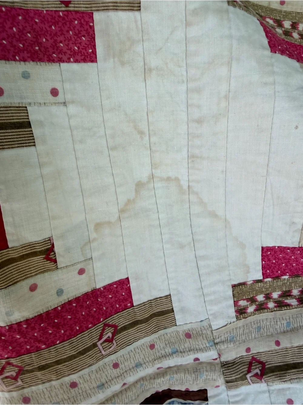 Vintage Courthouse Steps Log Cabin Quilt Hand Sewn Thin Red Green 41x64 FLAWS